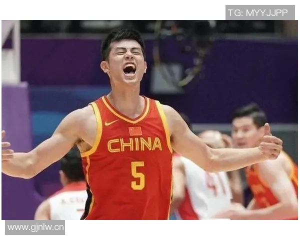 翟晓川与赵睿方硕共赏王楚钦比赛现场气氛热烈嗓音嘶哑尽显激情