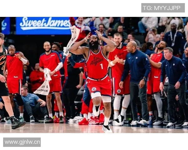 霍勒迪称赞哈登得分能力独特联盟特意调整规则以适应他