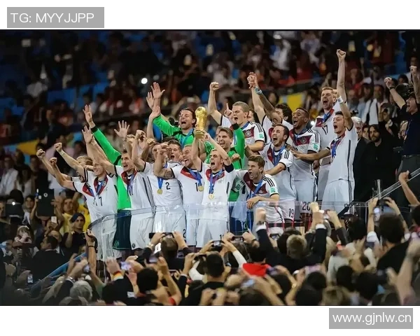 穆勒与克罗斯并列德国球员奖杯纪录未来有望独享荣耀